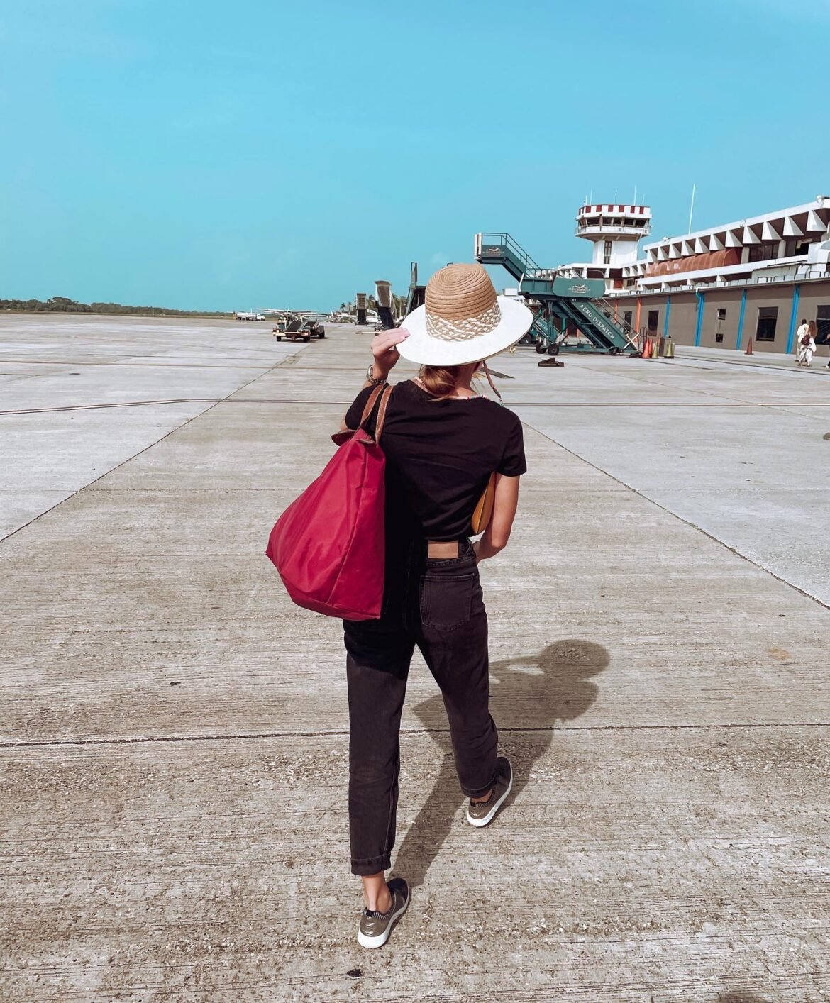 belize airport roeming