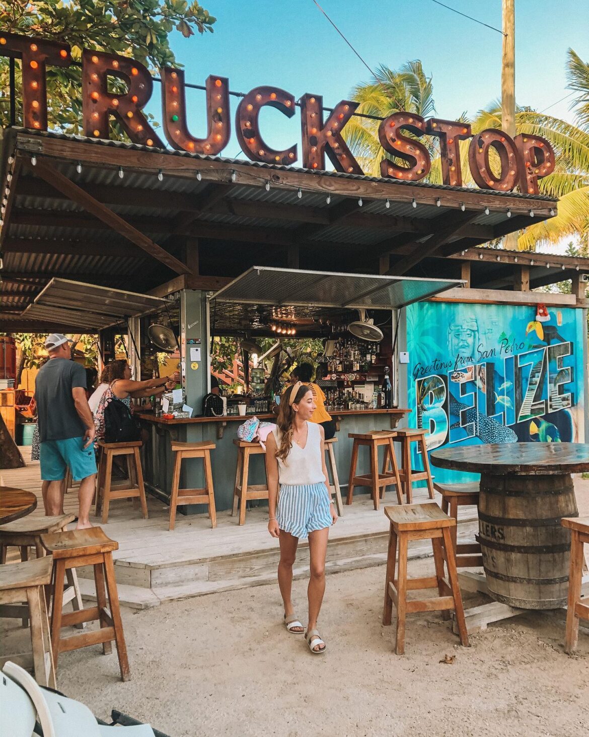 truck-stop-ambergris-caye-san-pedro-roeming-belize