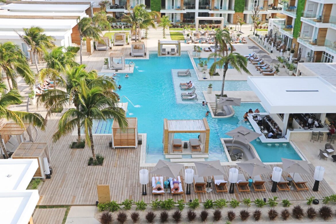 alaia-belize-pool-lounge