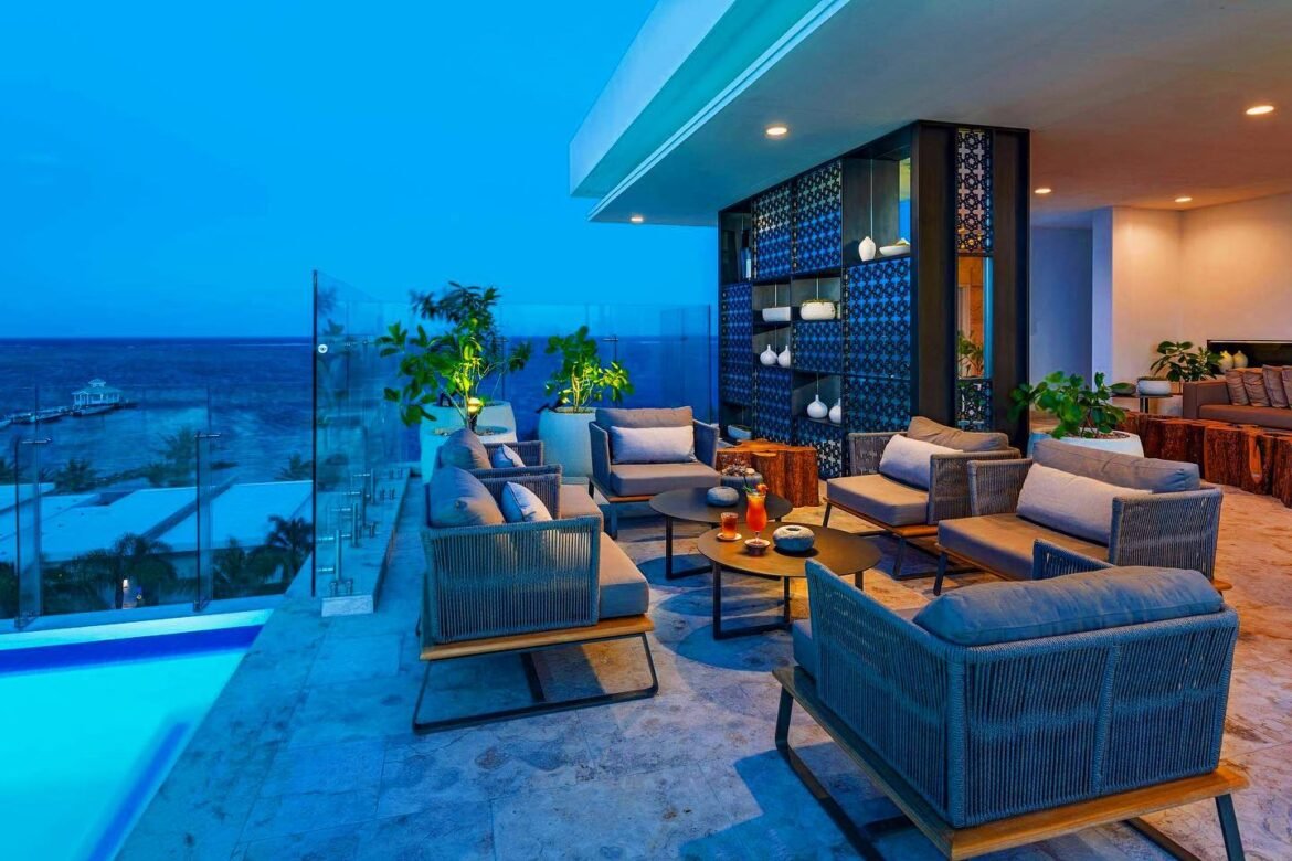 alaia-rooftop-bar-night