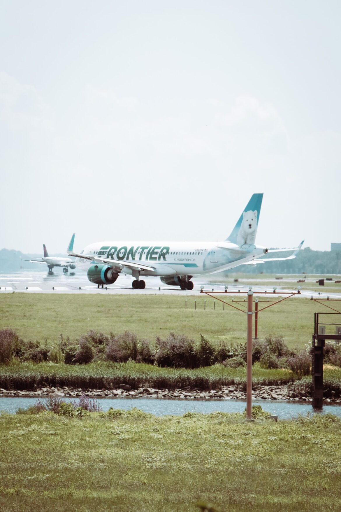 cam-ferland-unsplash-frontier-airlines