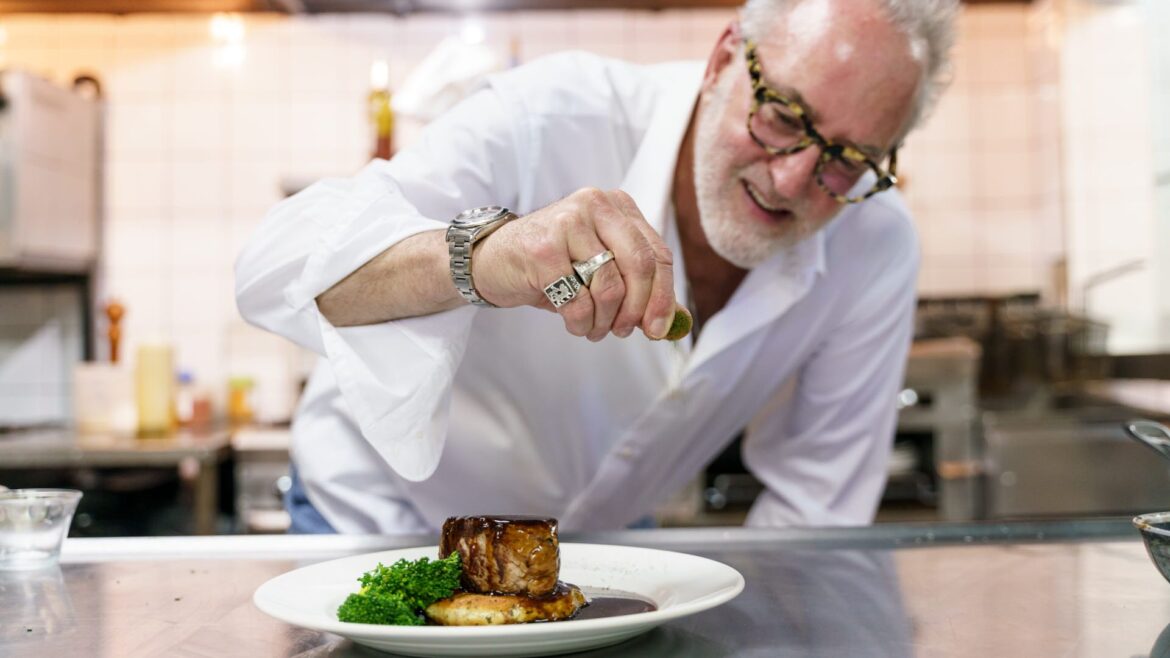 chef-jake-mister-menu-revista-foodie-gastronomía-guatemala-restaurantes-comida-ni1tamal-centro-america-fine-dining-ron-zacapa-jakes-jake-denburg-pablo-bromo