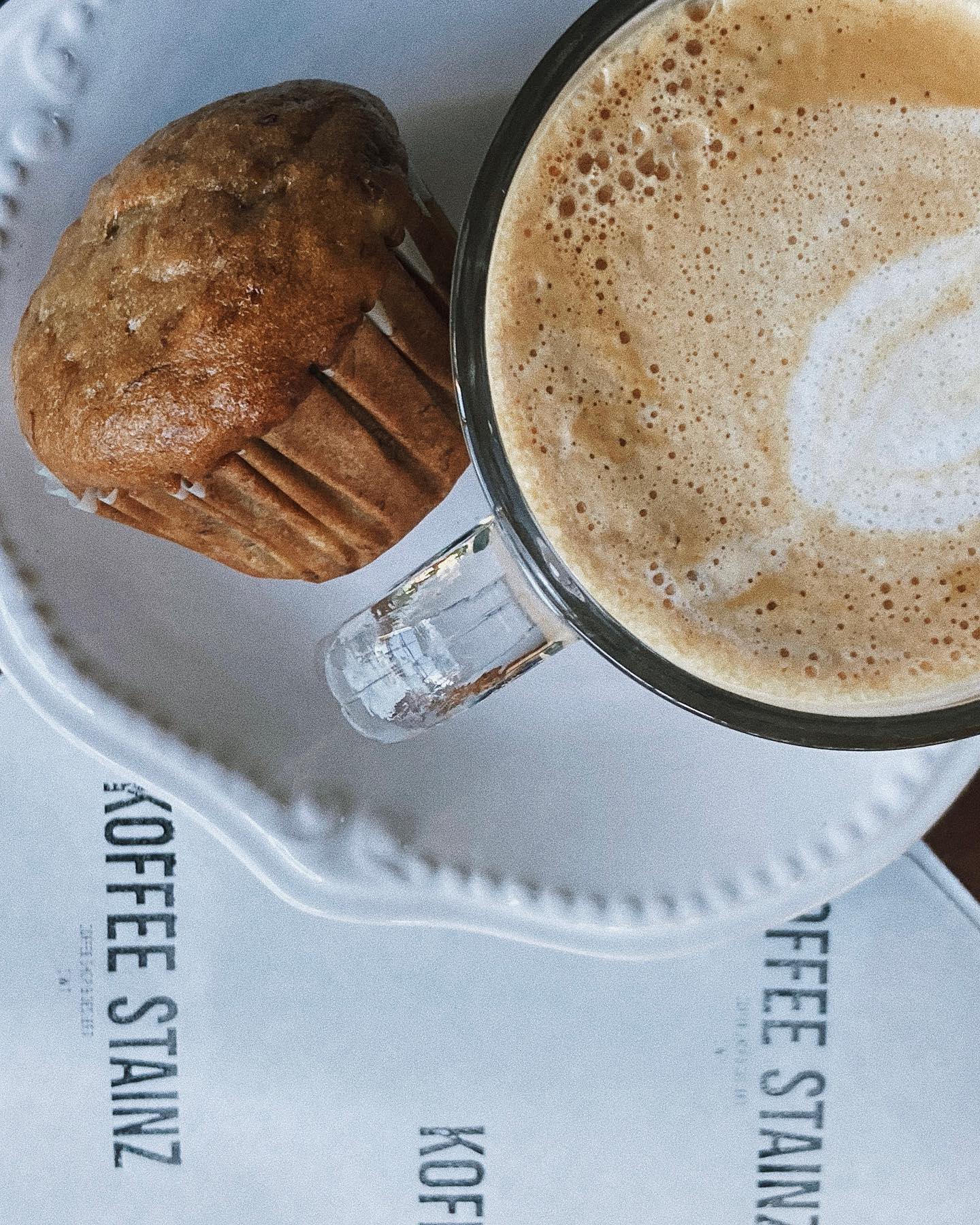 koffee-stainz-belize-orange-walk-cafe-muffin