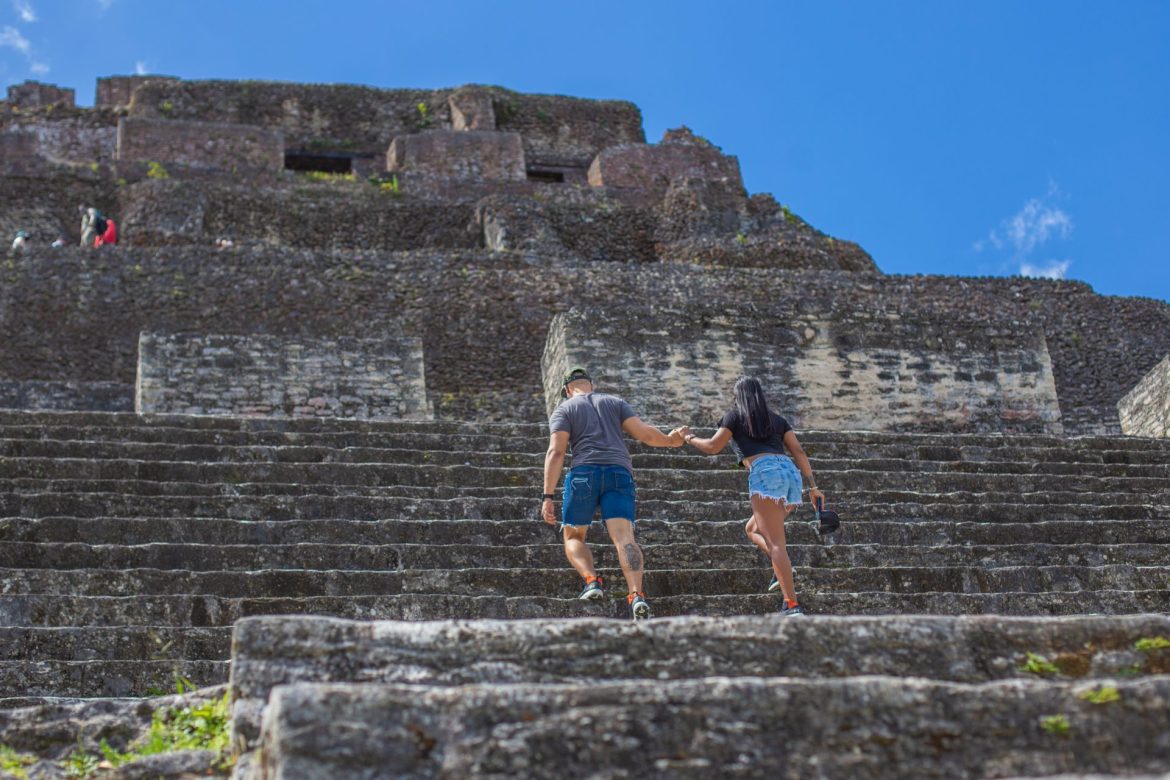 maya-ruin-tour-xunantunich-grand-caribe_DuarteDellarole-23 maya-ruin-tour-xunantunich-grand-caribe_DuarteDellarole-23