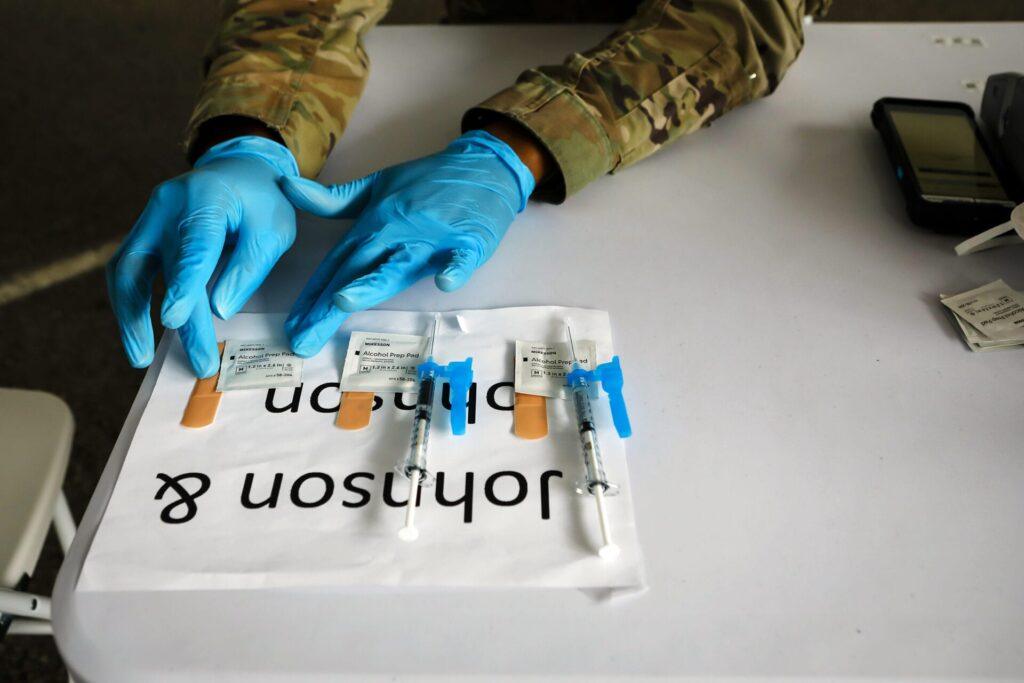 210413-johnson-johnson-vaccine-se-1026a-e8e8b1