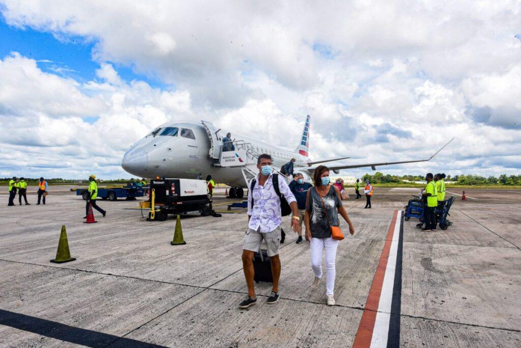 AA-flight-arrive-belize-airport-tarmac-covid-e1611333647139