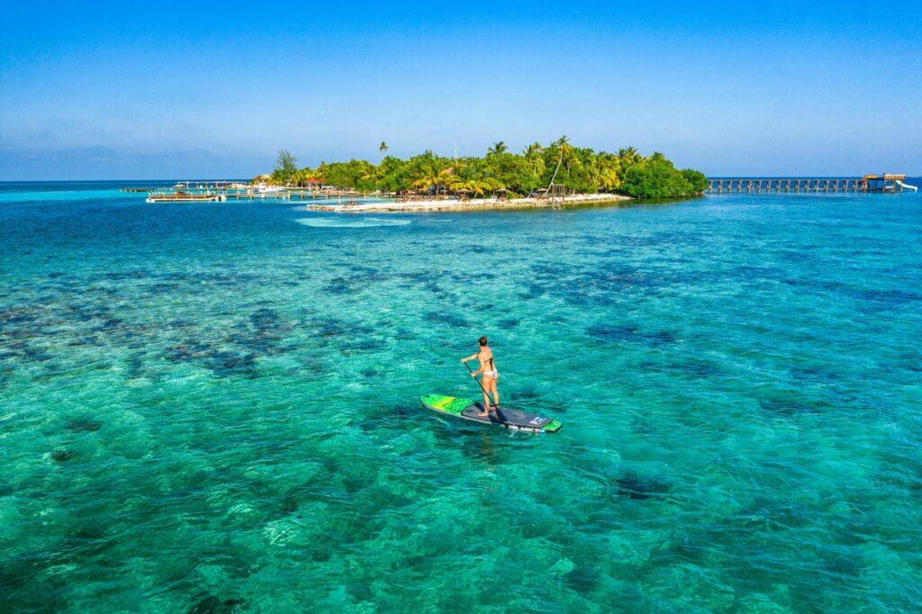 SUP at Ray Caye Island Resort. Photo by Duarte Dellarole