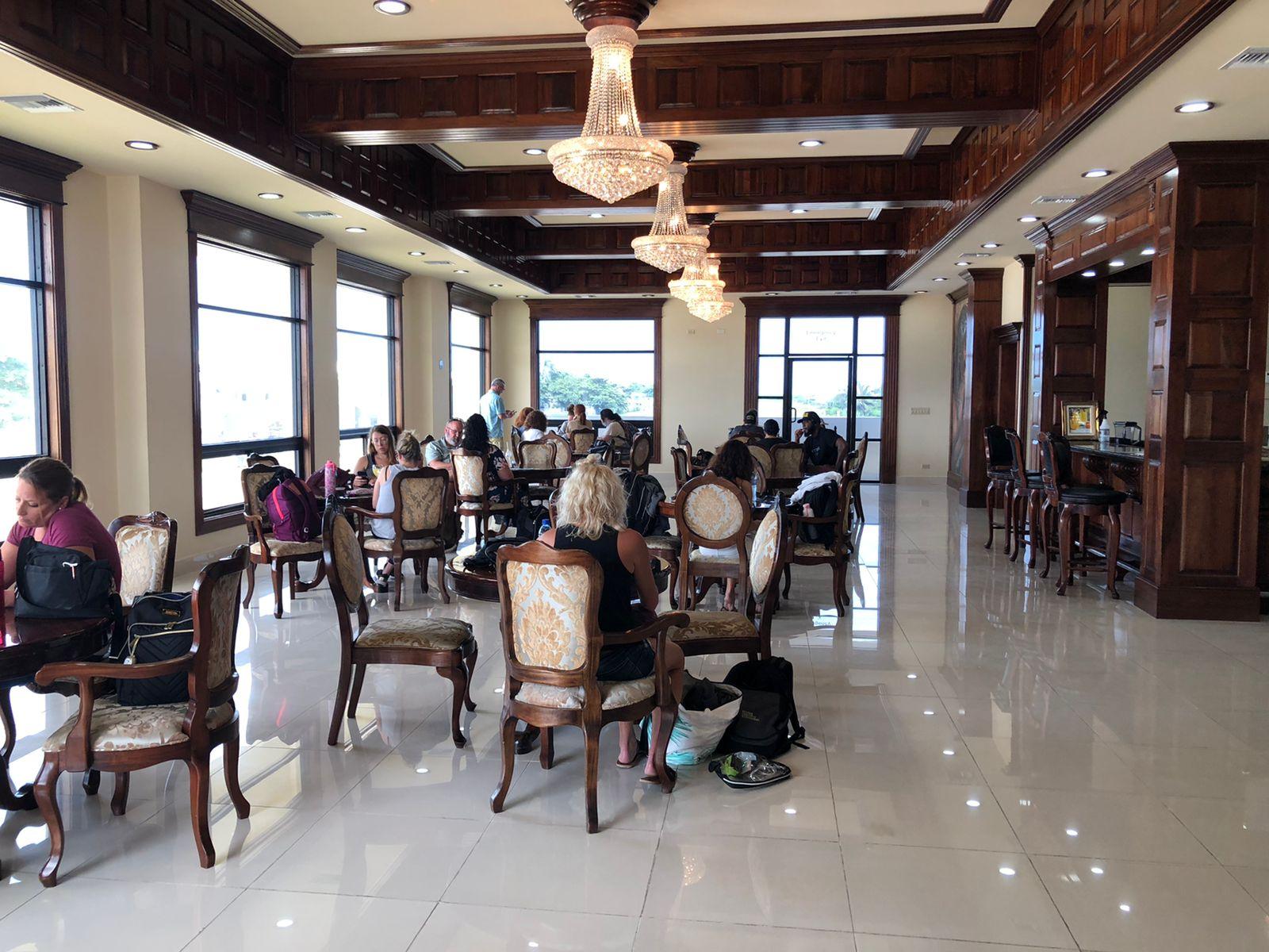 Lounge-restaurant