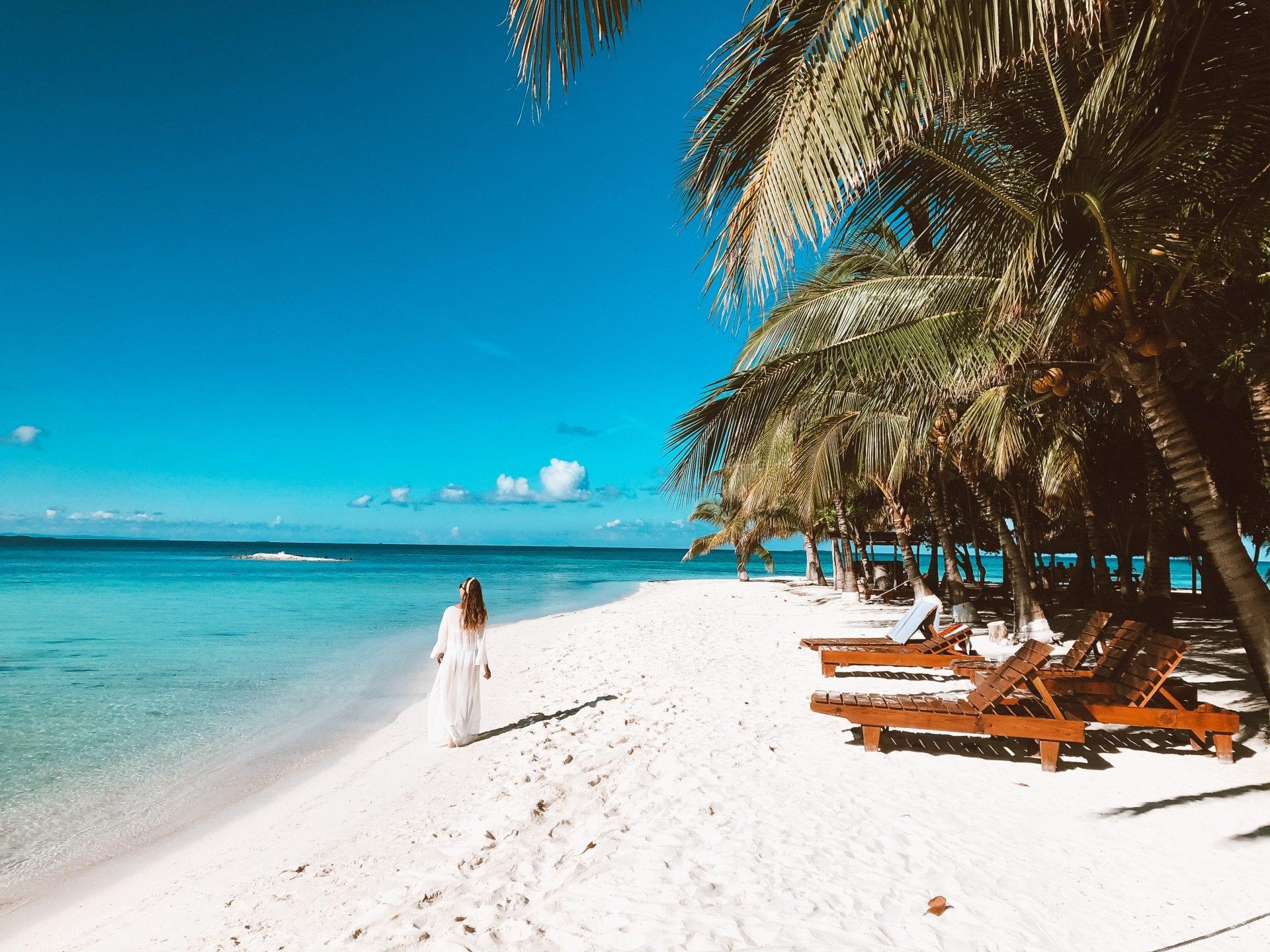 Moho-Caye-Belize-Travel-Agency-ROEming