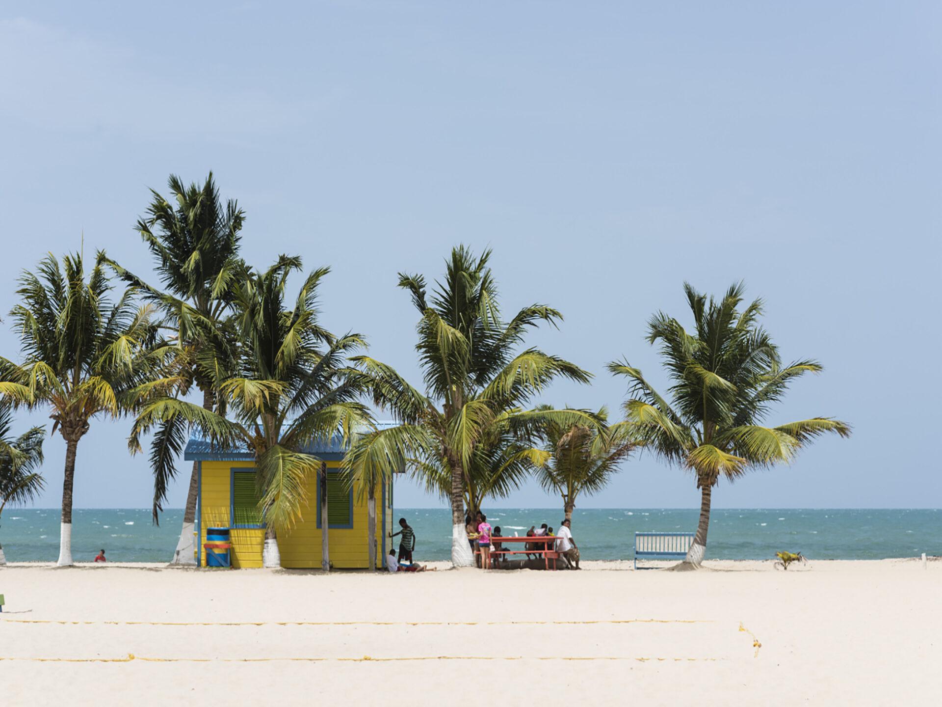 Placencia_BeachScene_0064-1