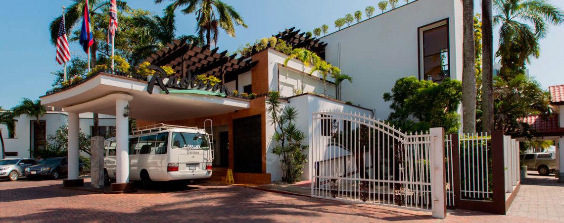 Radisson-1140x450-tour-van-belize-city-hotel