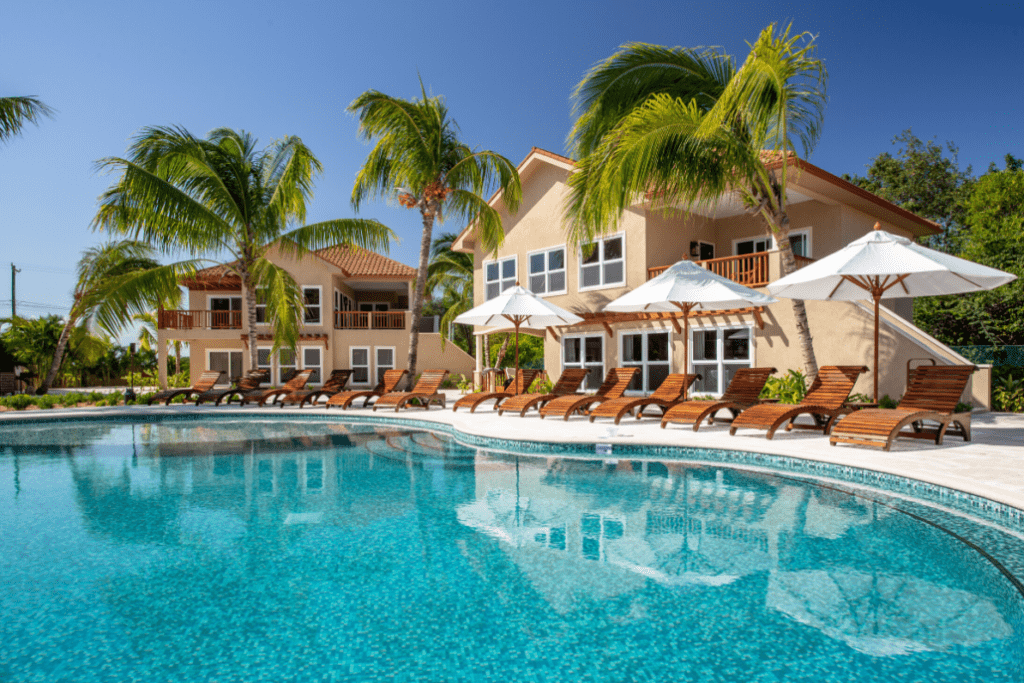 Resort-Pool-Bungalows-Sirenian-Bay-Luxury-Vacation-Rental-Belize-1030x687