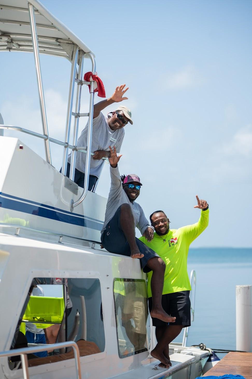 SCUBA-dive-crew-hamanasi-belize