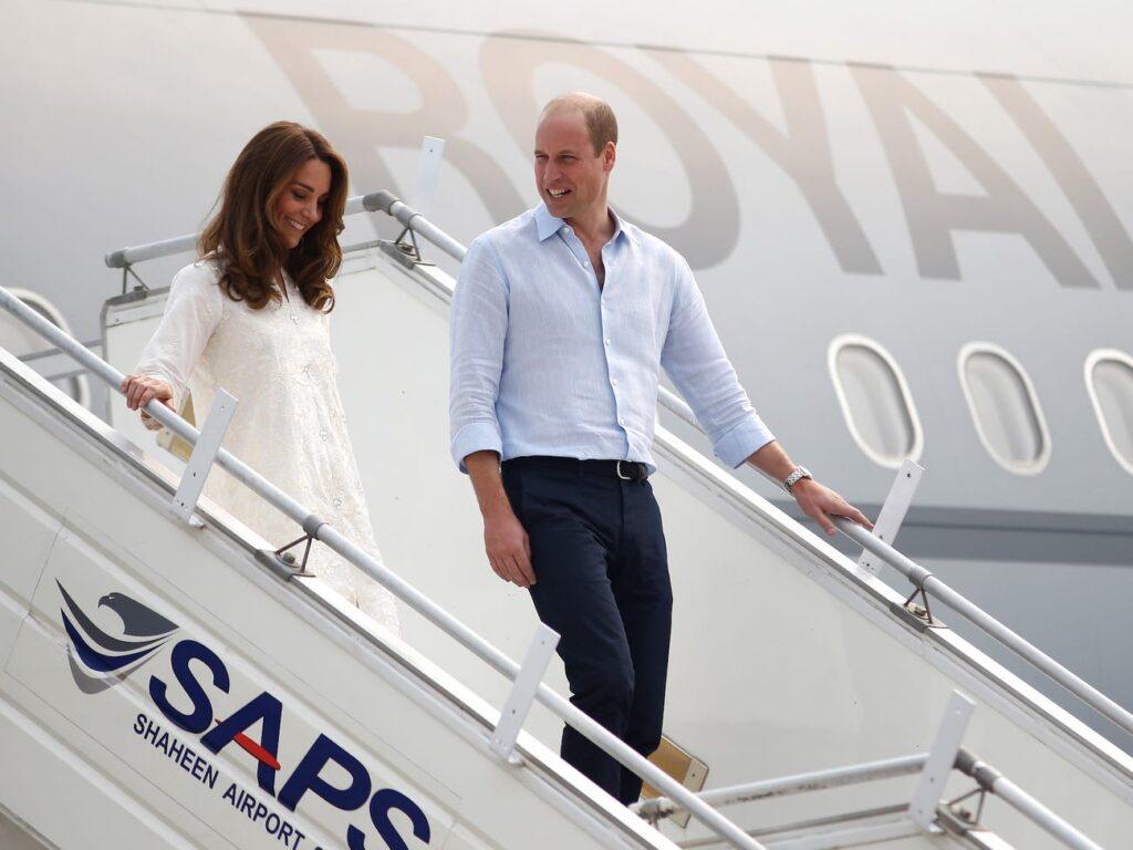 The-Duke-and-Duchess-of-Cambridge-arrive-by-plane-in-Lahore-Pakistan.-Peter-Nicholls-PoolGetty-Images