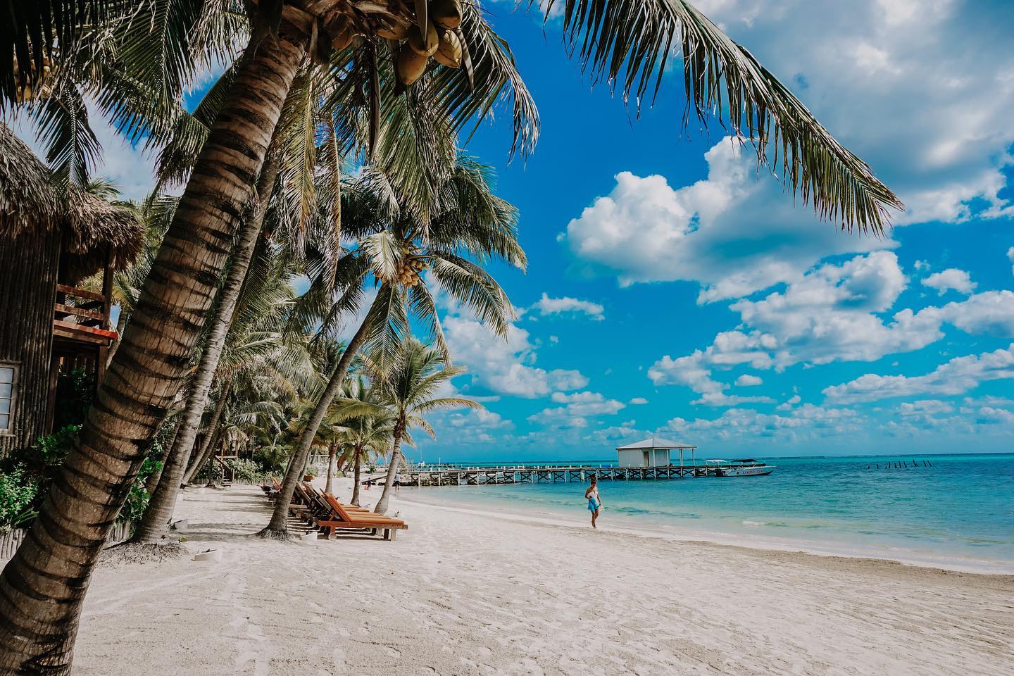 ambergris-caye-roeming-belize