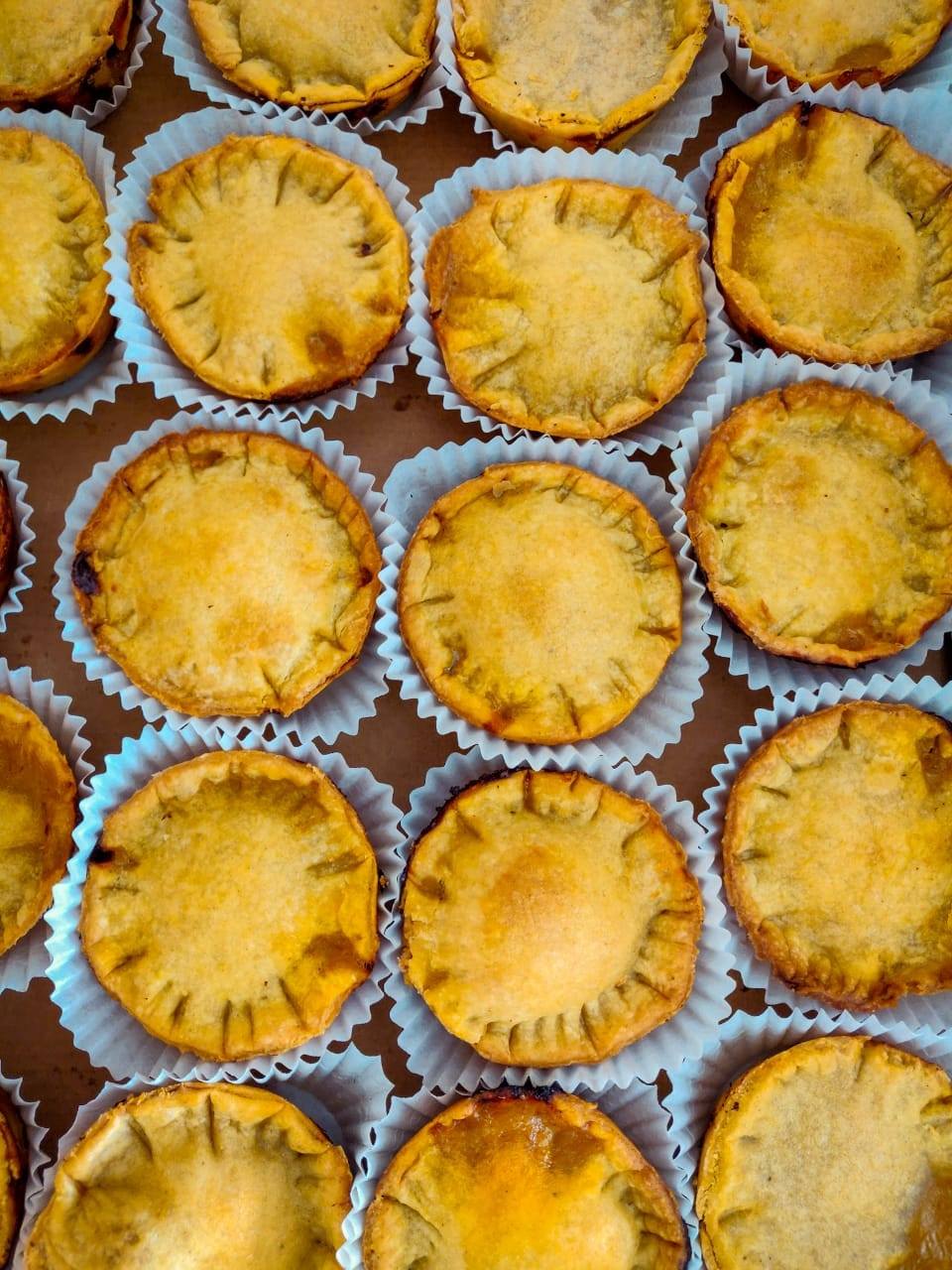 boogies-lobster-meat-pies-belize-food-tours