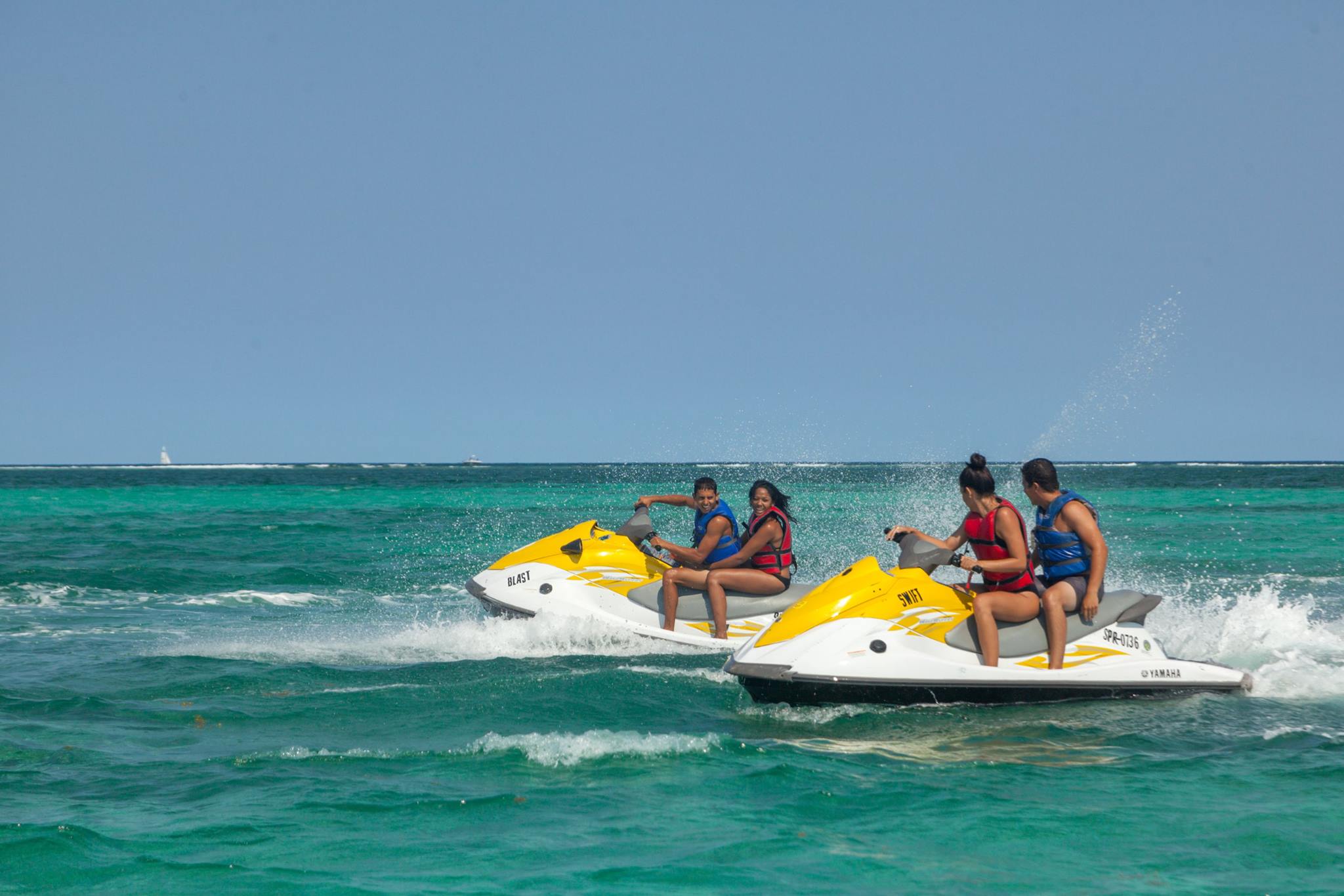 buddymoon-friend-travel-ambergris-belize-grand-caribe
