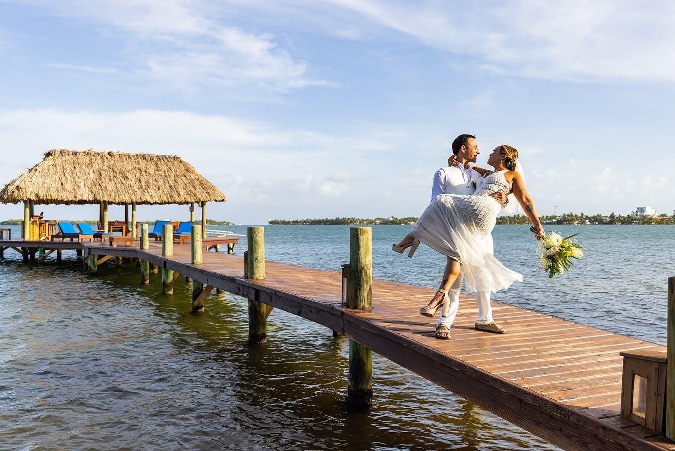 chabil-mar-wedding-couple-pier