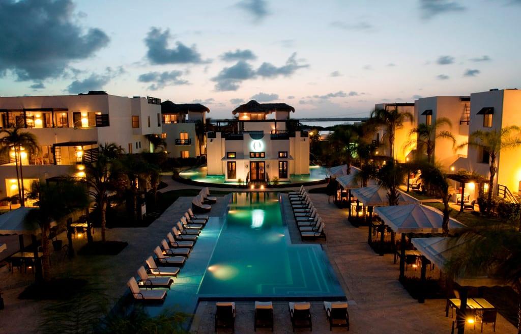 conch-creative-las-terrazas-night