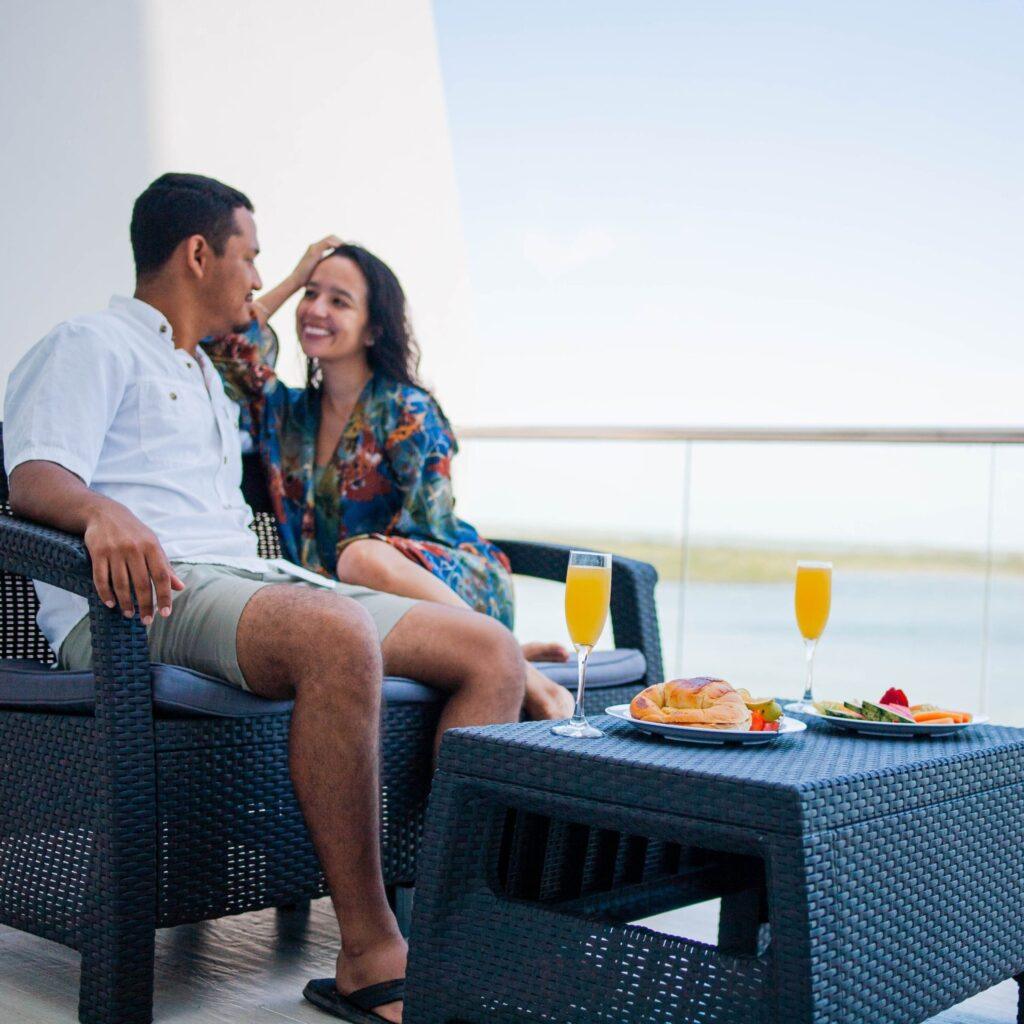 couple-sunset-caribe-romantic-condo-belize