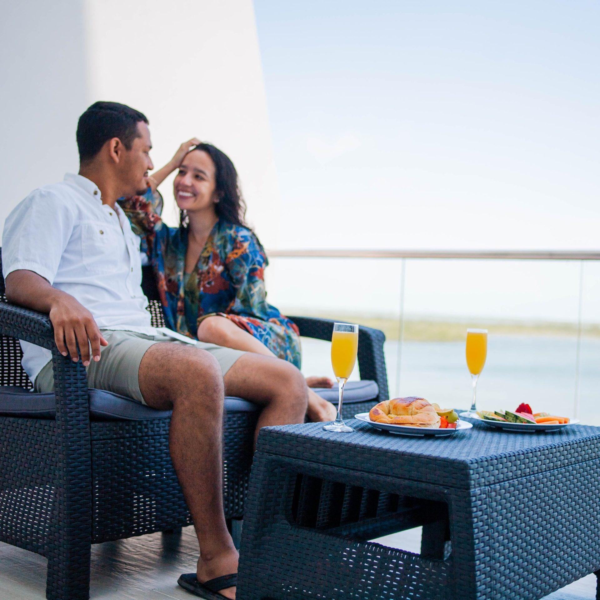 couple-sunset-caribe-romantic-condo-belize