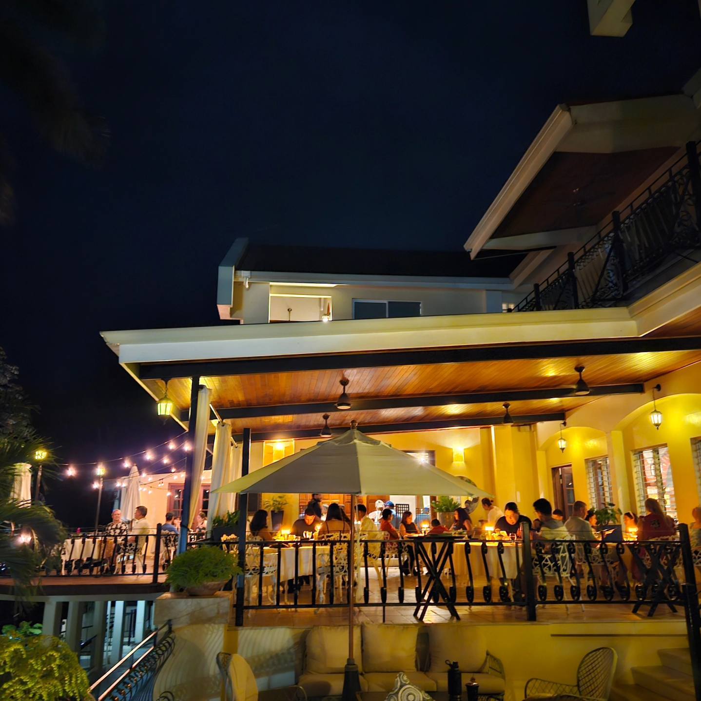 dinner-running-w-san-ignacio-resort-night