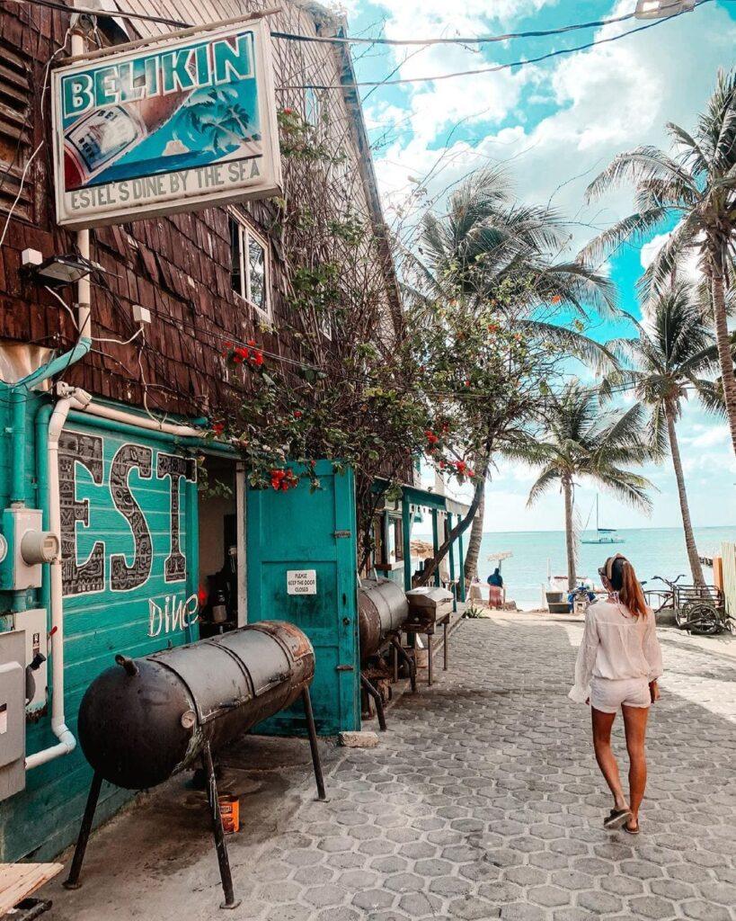 estels-ambergris-caye-island-belize-roeming-vacation