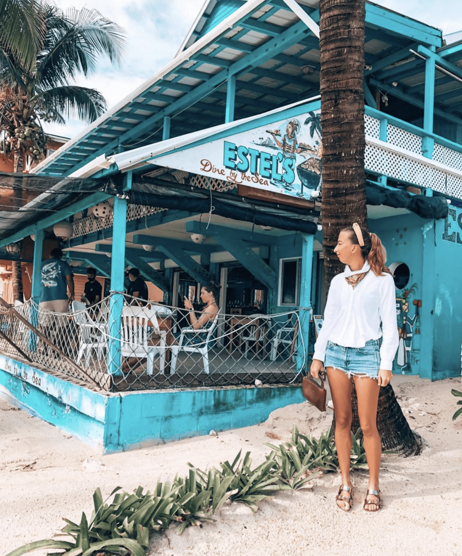 estels-dine-san-pedro-restaurant-roeming-belize