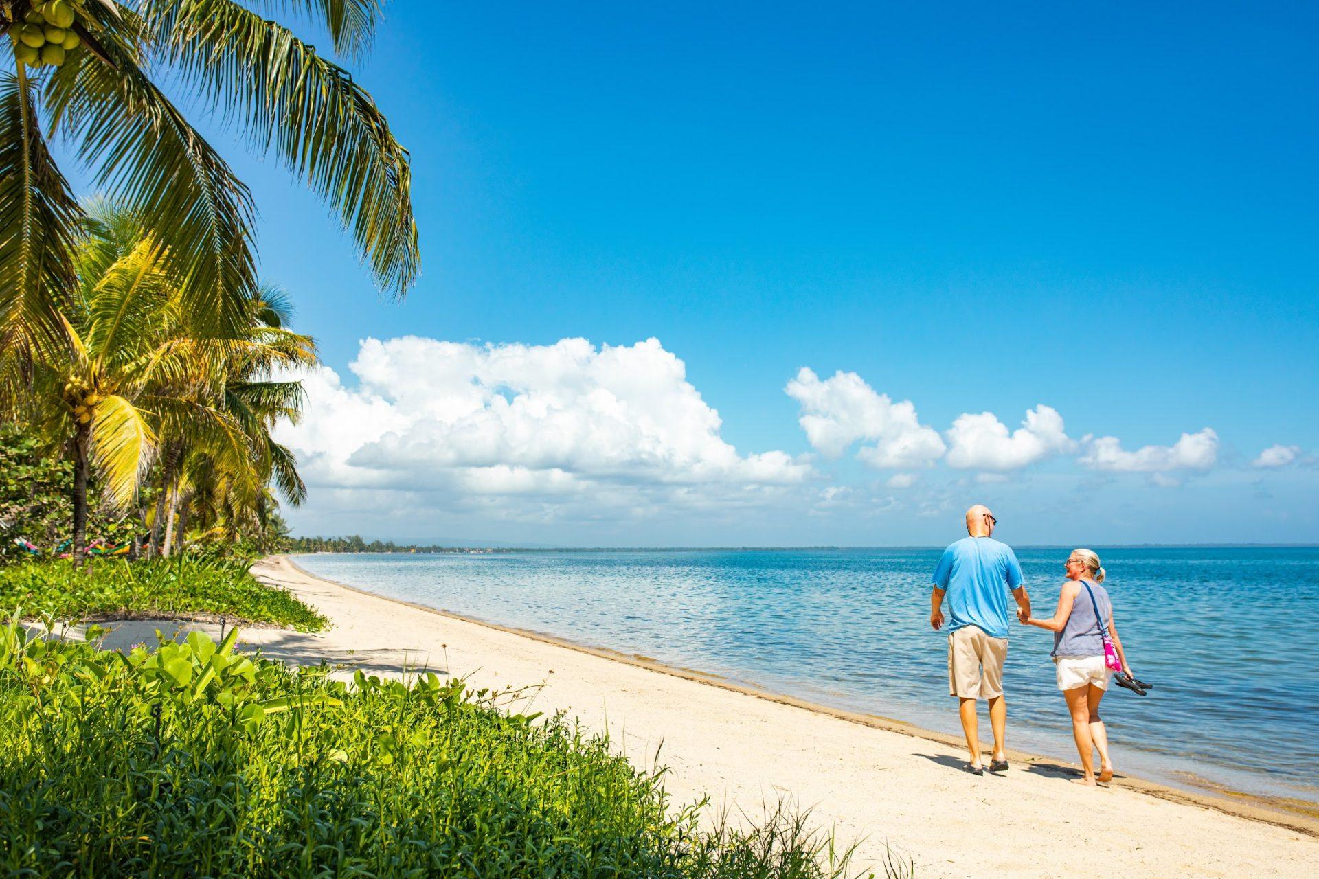 hamanasi-resort-belize-couple-beach-walk6