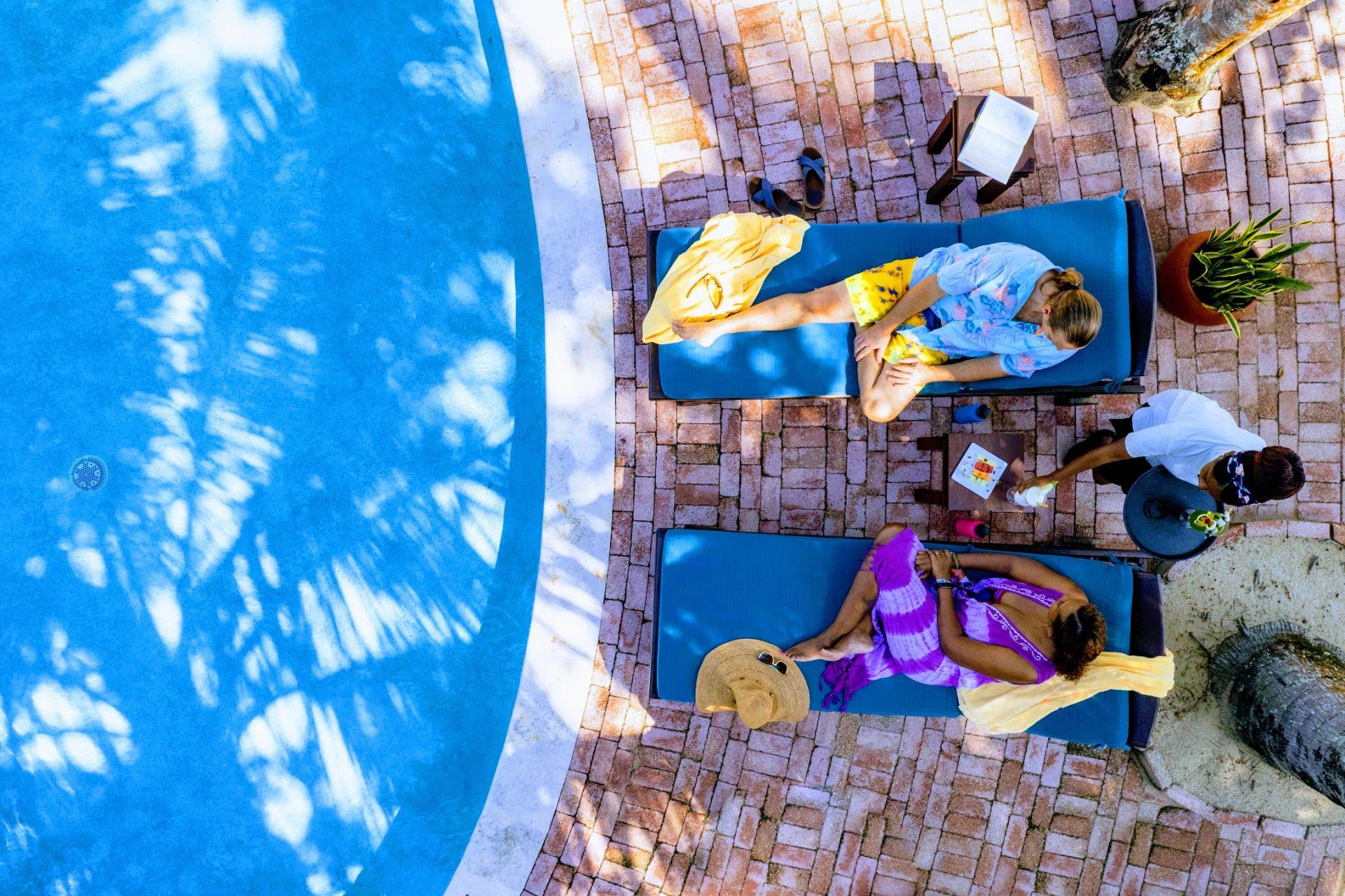 hamanasi-resort-belize-poolside-3