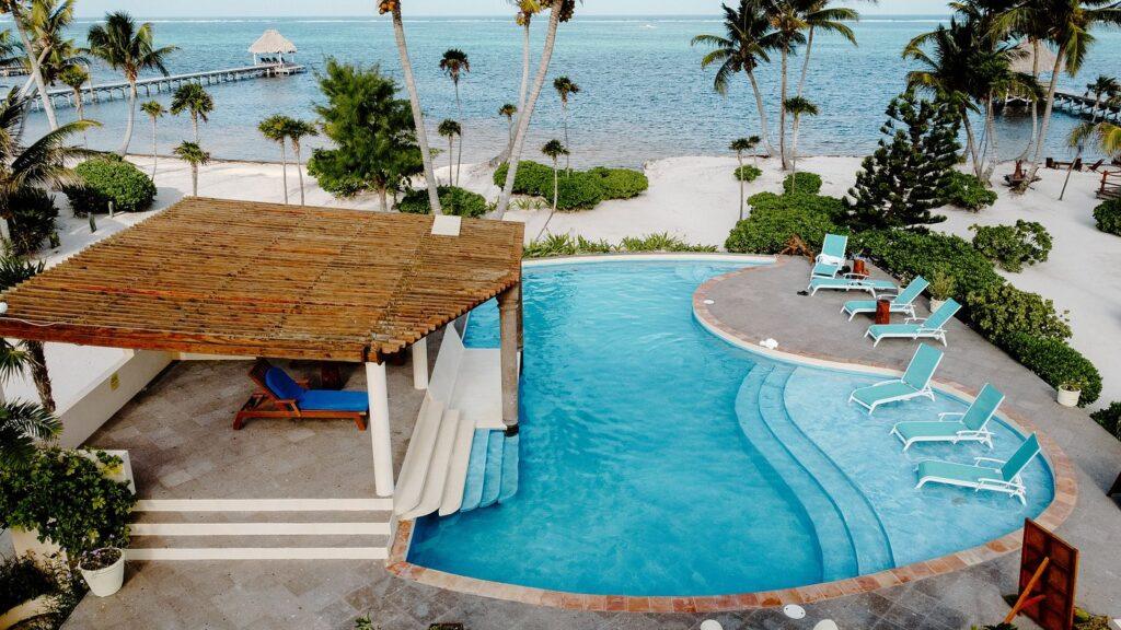 la-perla-del-caribe-gold-molly-h-pool