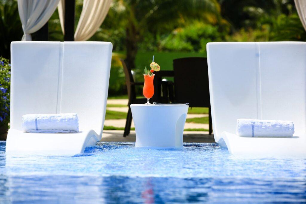 las-terrazas-pool-cocktail