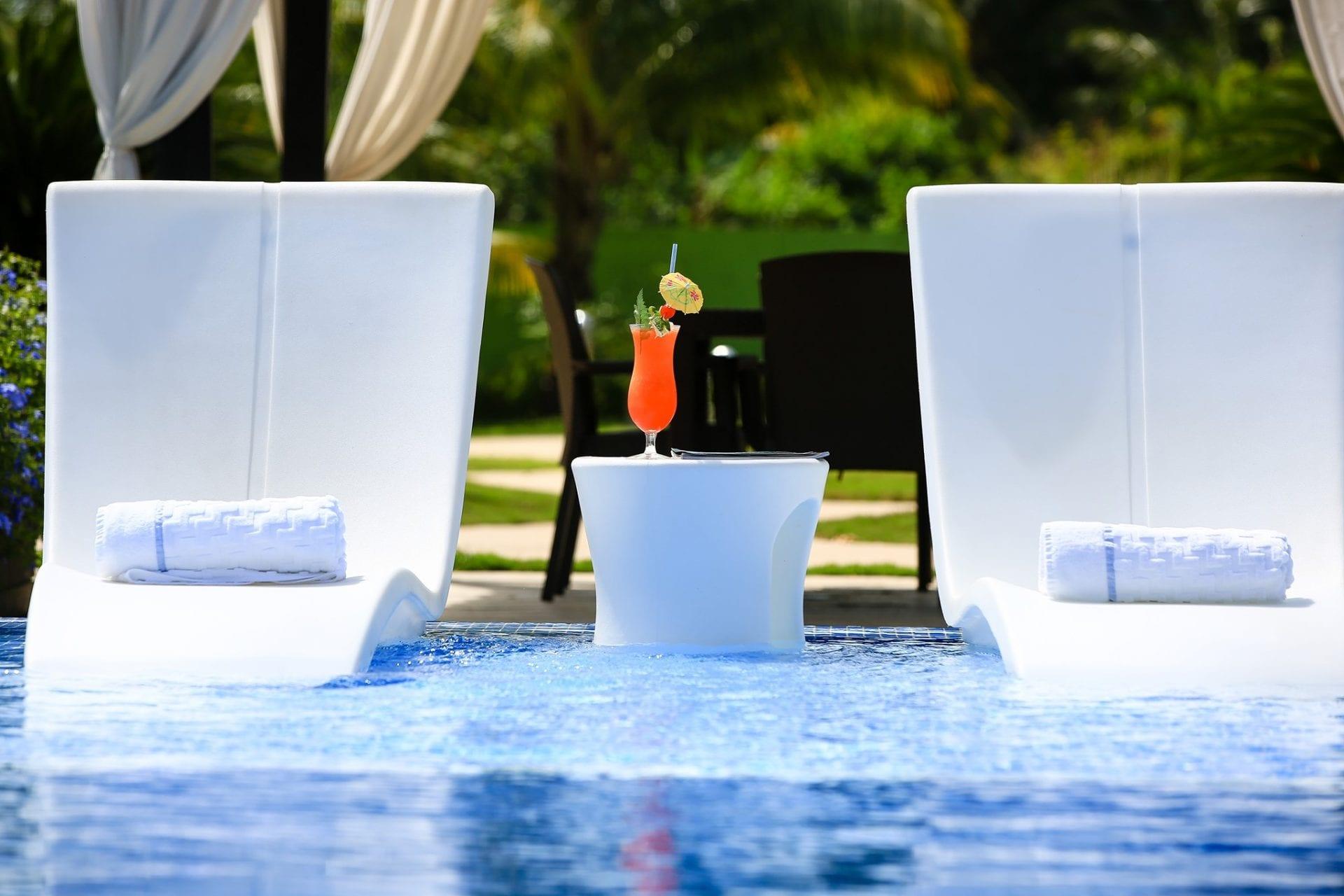 las-terrazas-pool-cocktail