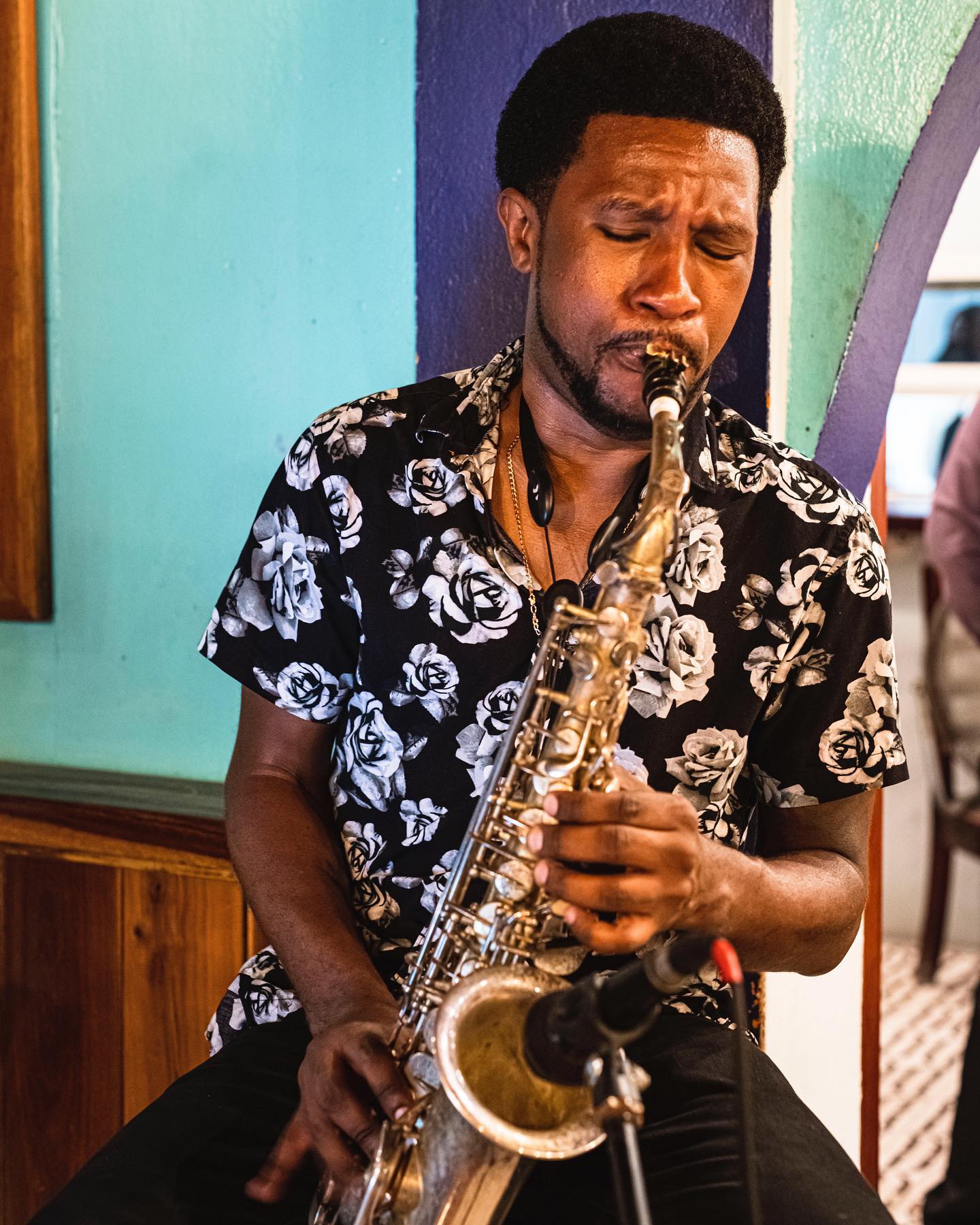live-music-sax-elvis-kitchen-belize-ambergris