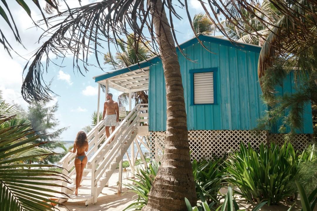 ranguana-caye-couple-honeymoon-island-belize