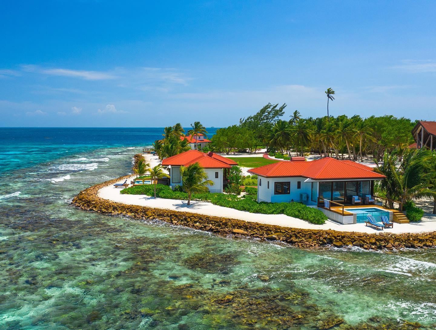 ray-caye-aerial-villa