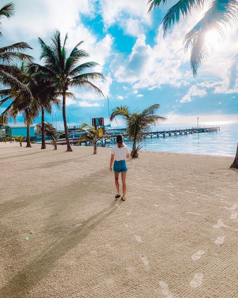 roeming-belize-beach-walk-sunbreeze-san-pedro