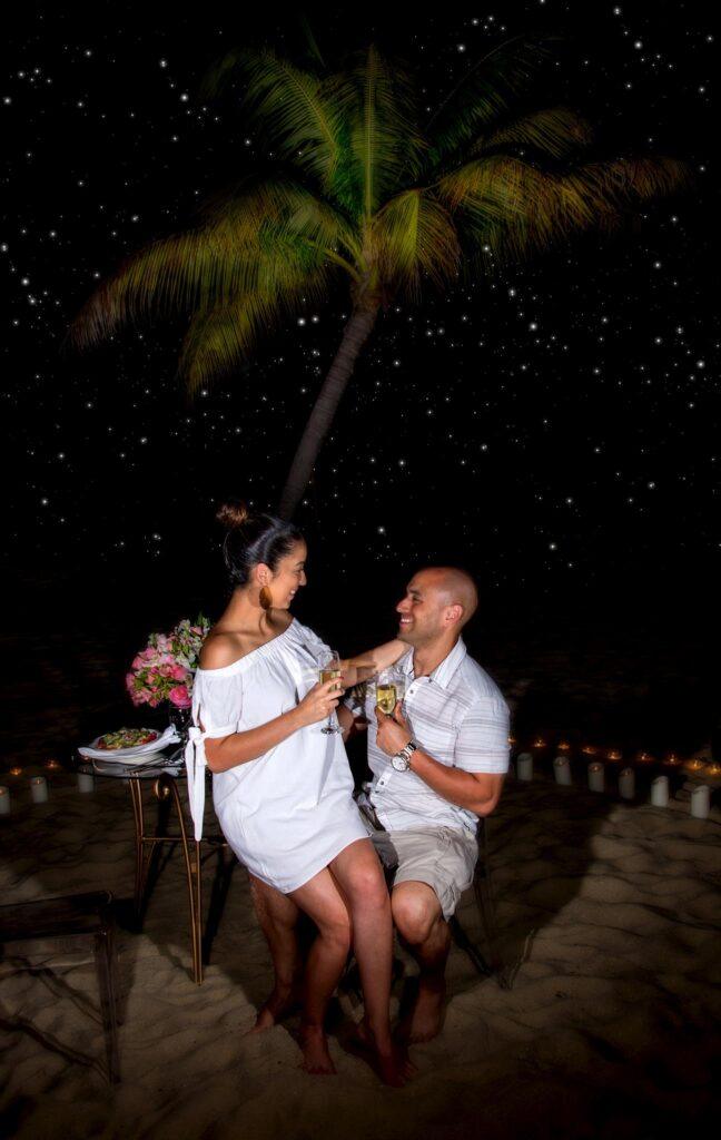 romatic-dinner-couple-beach-ellysian