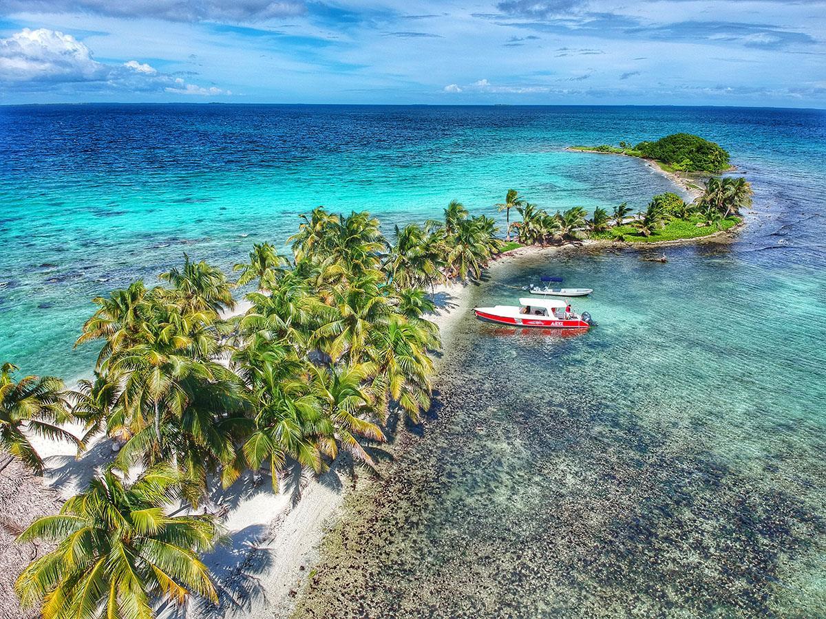 splash-dive-laughing-bird-caye-belize