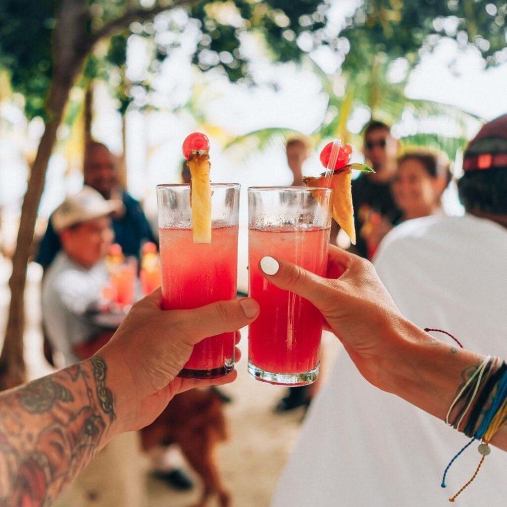 thatch-caye-welcome-drinks