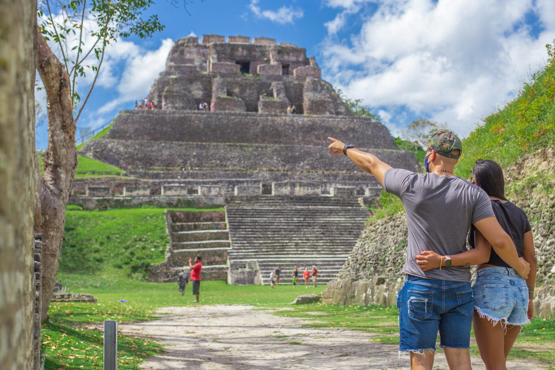 xunantunich-Tours_DuarteDellarole-sunset-caribe